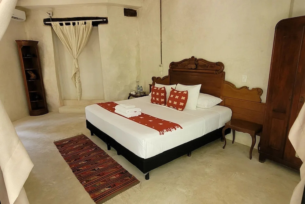 Deluxe Double room (full double bed)