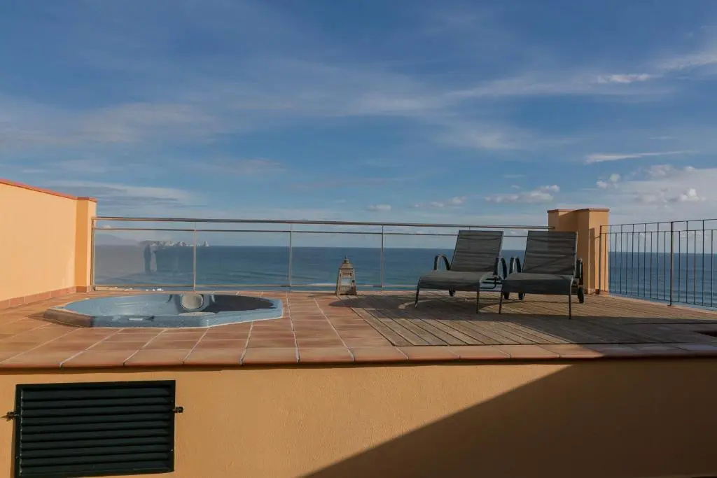 2 Bedroom Apartment in Sa Punta, Begur- Sea Views, Terrace, Pool And Access To the Beach (Ref:H29)