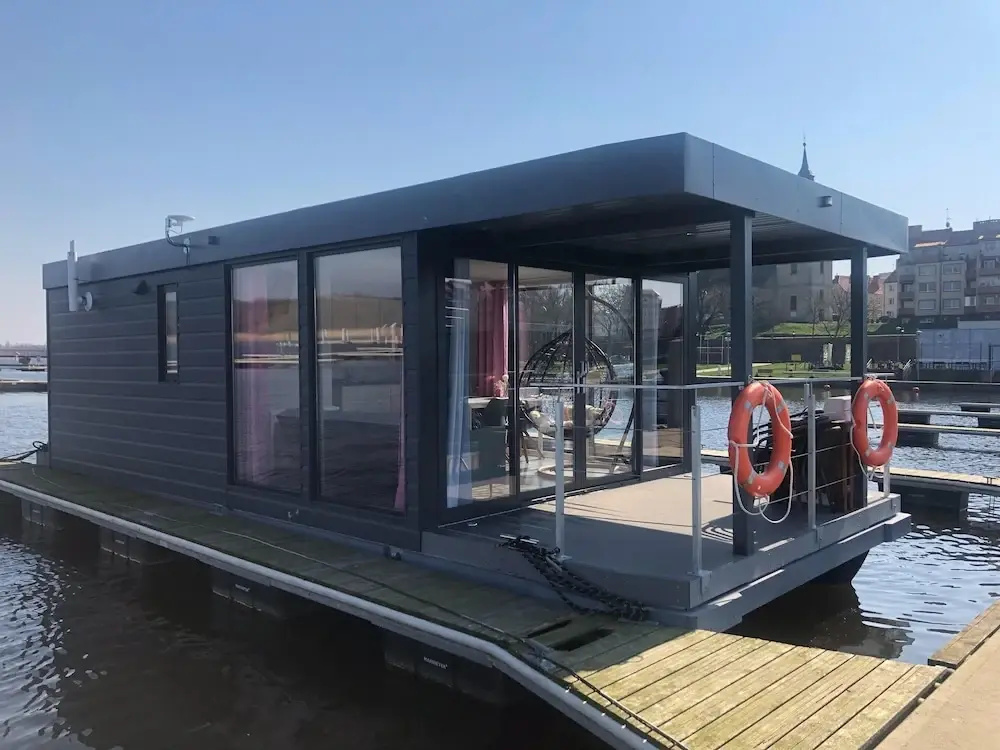 House in Dziwnow by the Water and Beach