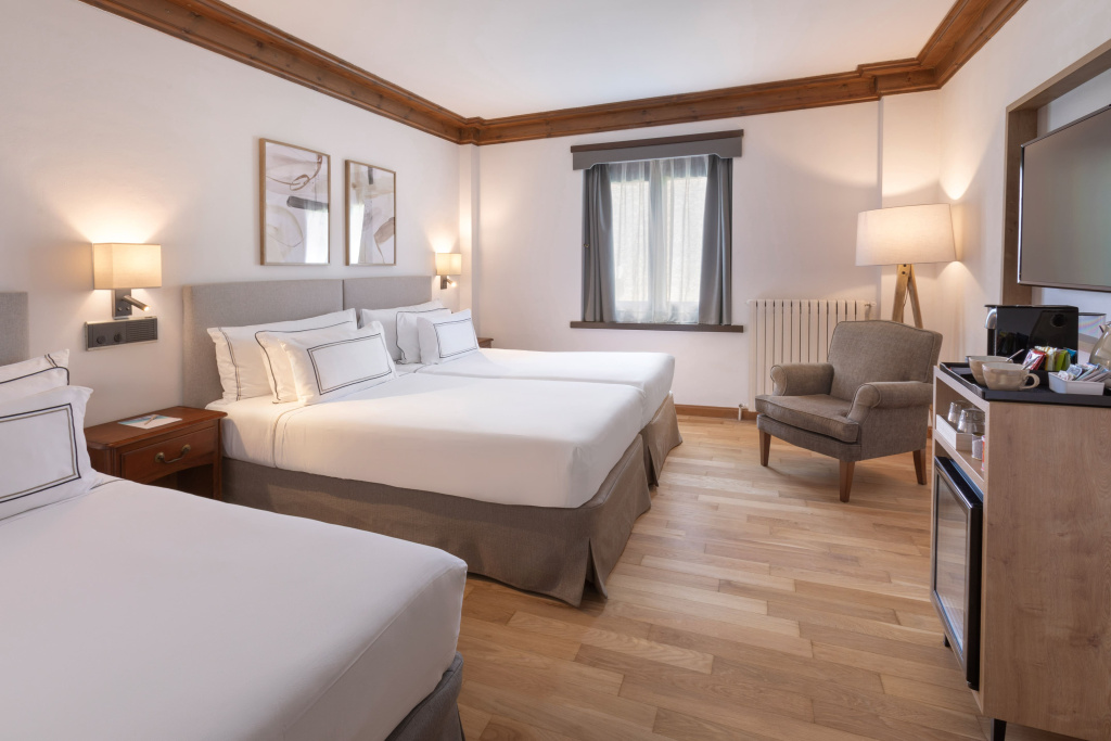 Standard Triple room