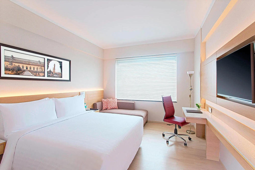 Deluxe Double room (full double bed)