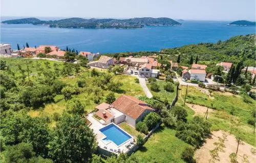 Three-Bedroom Holiday Home in Orasac