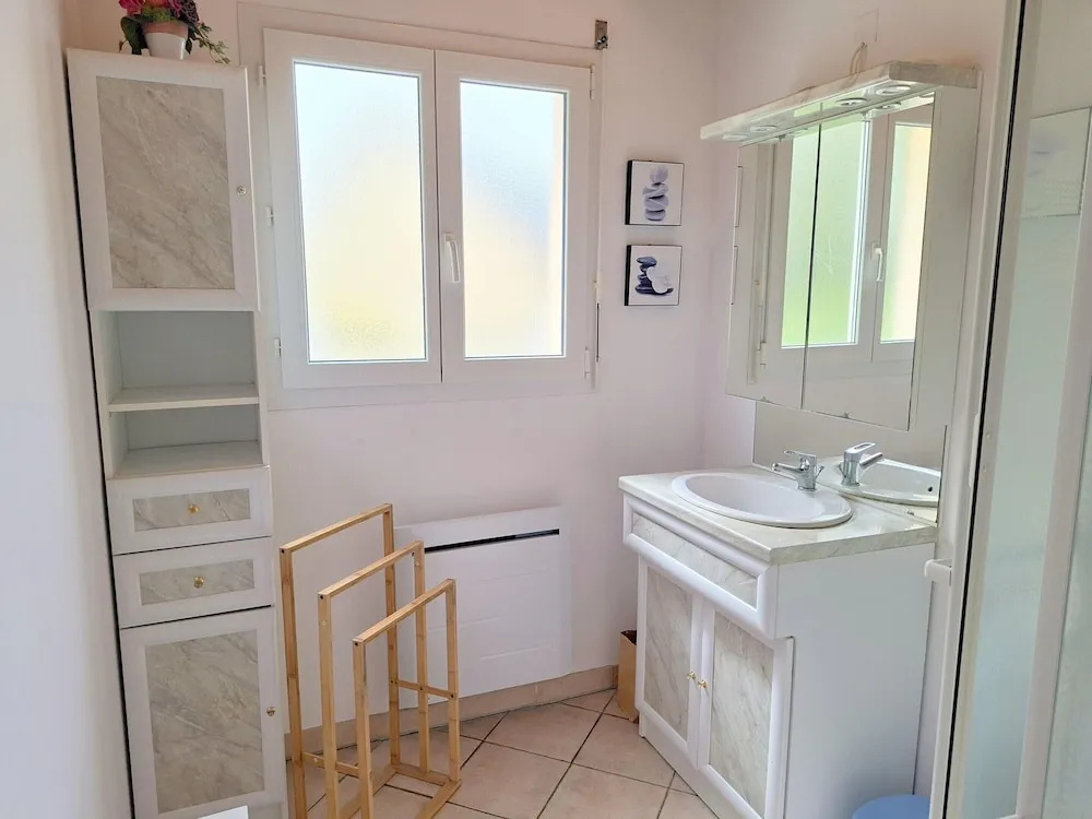 Afficher la photo 7 — Coastal Garden Retreat Near Sandy Beach