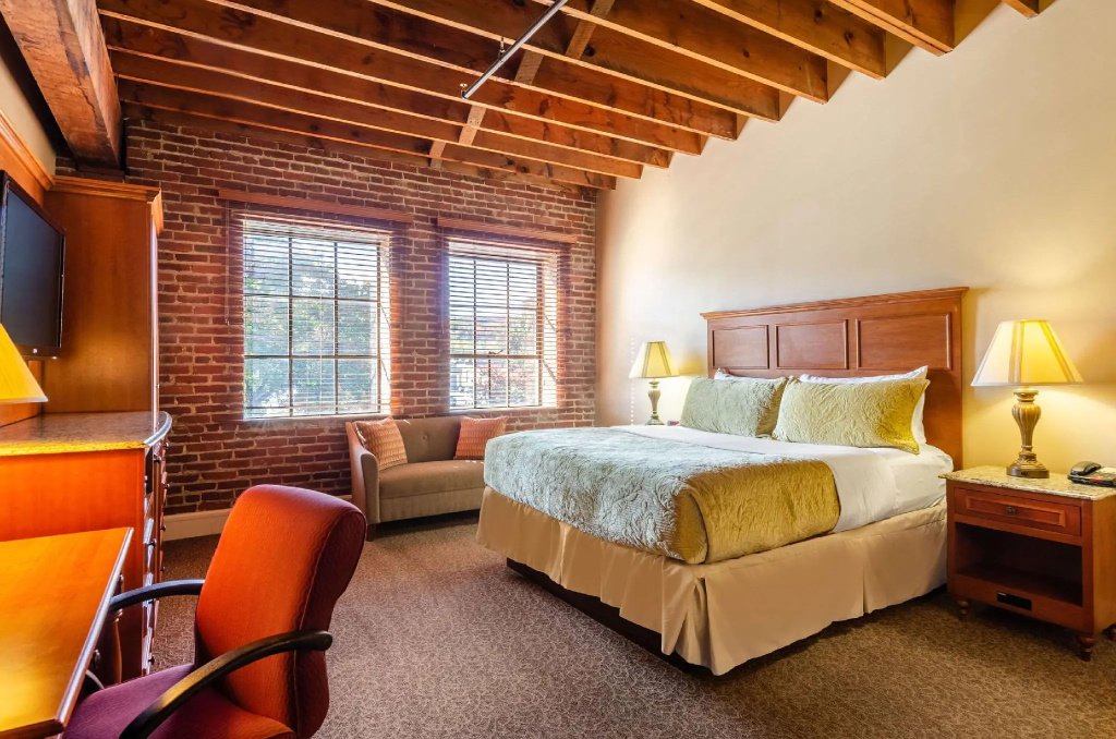 Standard Double room (full double bed)
