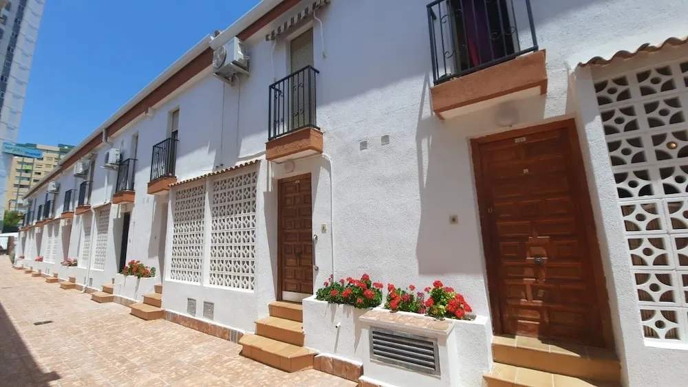 Two Bedroom Townhouse Bungalow In A Secure Complex In Benidorm Free Wifi
