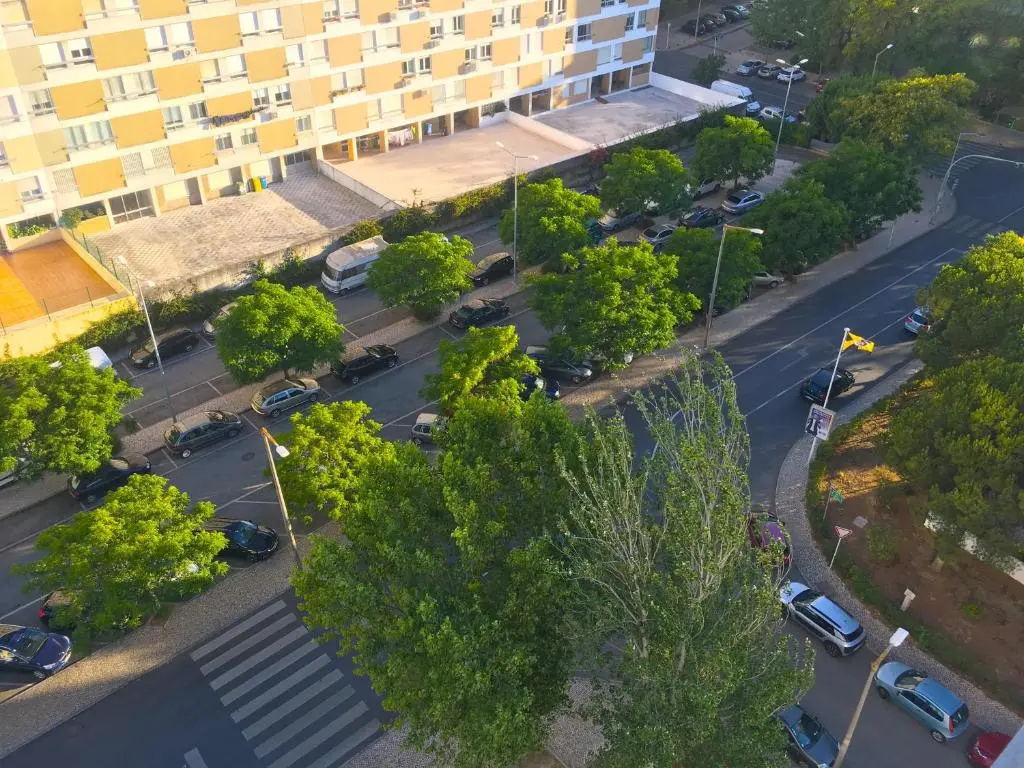 Lisbon Sky View 3BR Home + Near Airport + Free Parking