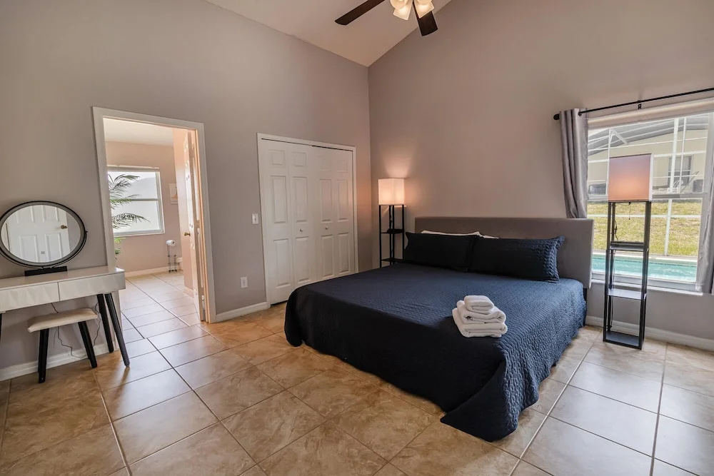 173 Hillside Dr in Davenport