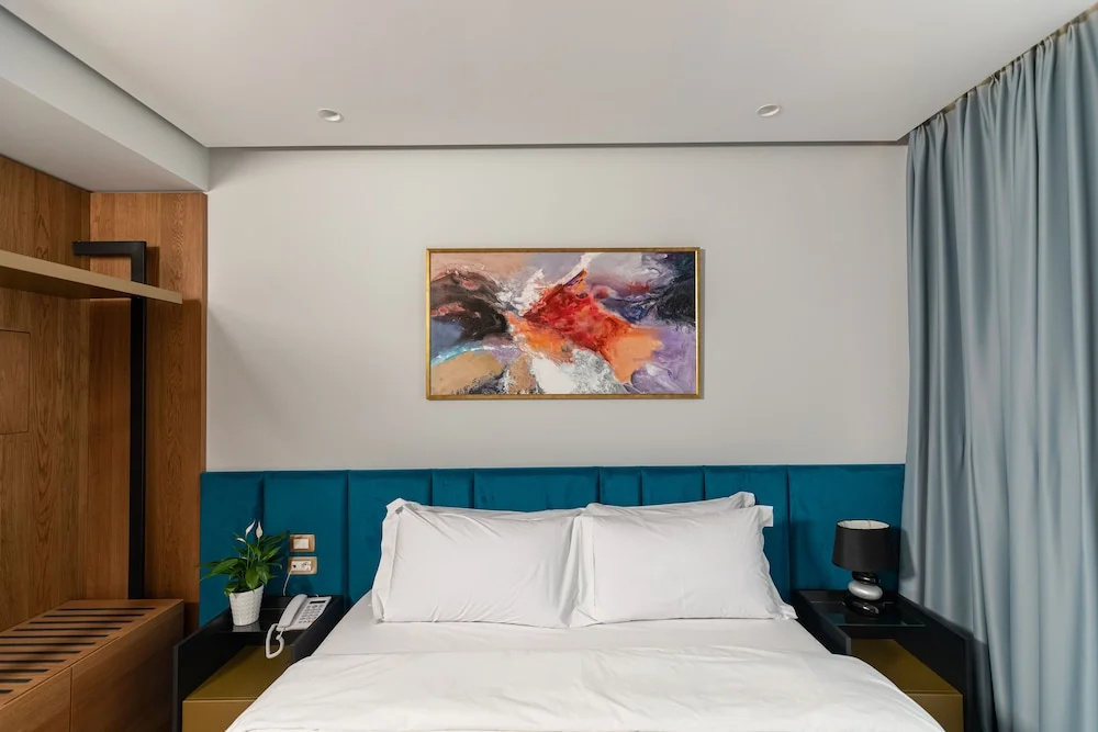 Standard Double room with city view (full double bed)