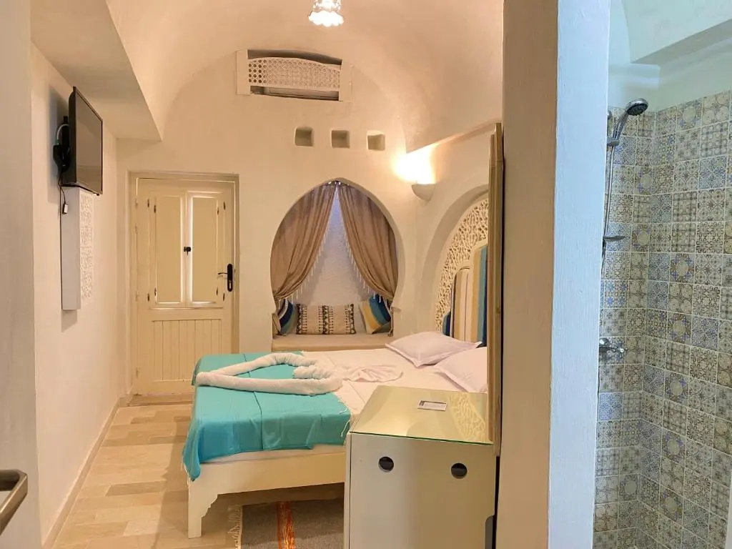 Deluxe Double room with balcony (full double bed)