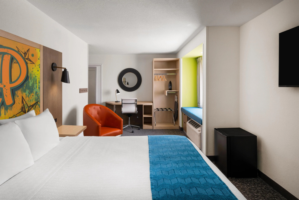 Best Western El Paso Airport Entrada Hotel - Tap to explore photos