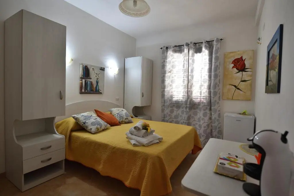 Standard Double room with garden view (full double bed)