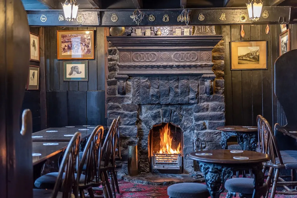 The Fox and Hounds - Général