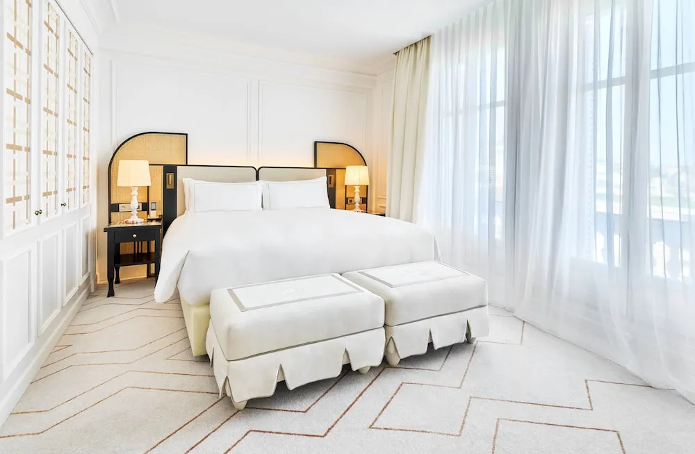 Premium Double room with city view (full double bed)