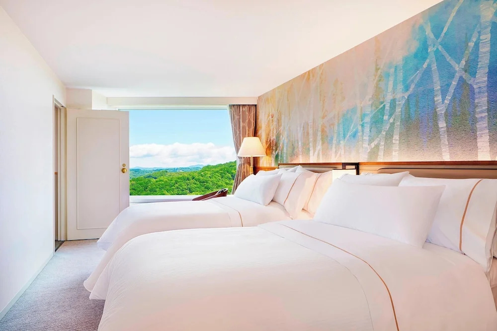 2 Bedrooms Luxury Quintuple Bi-level Suite