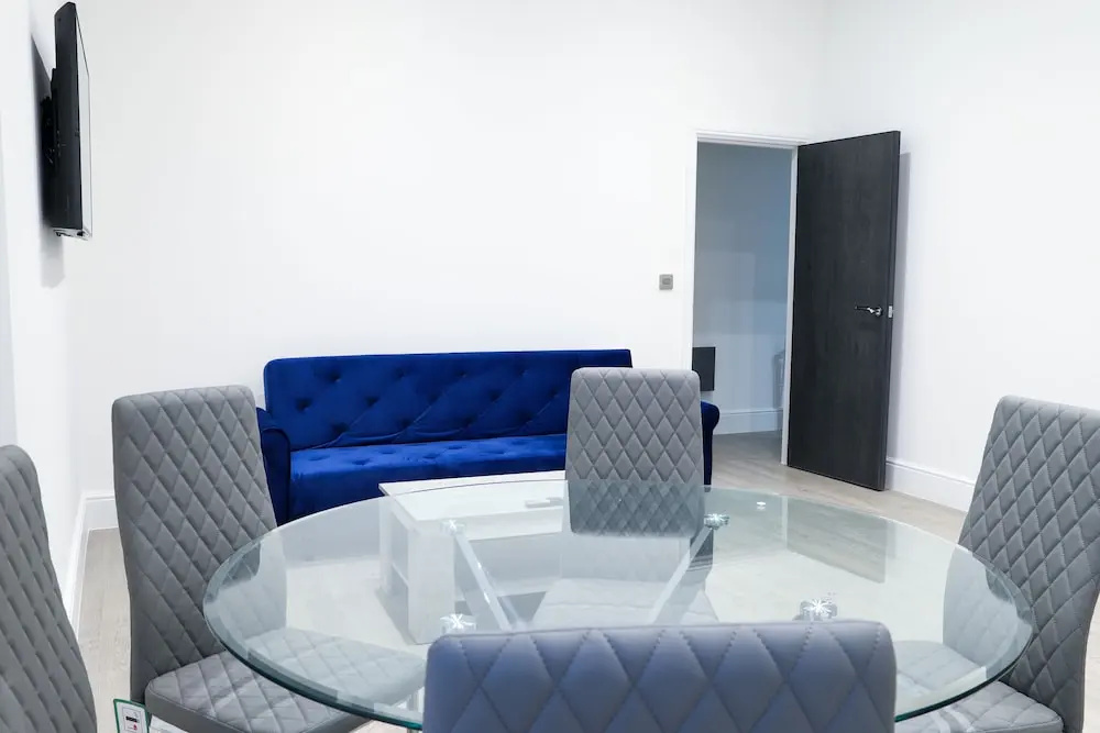 16 Queen Avenue - 2