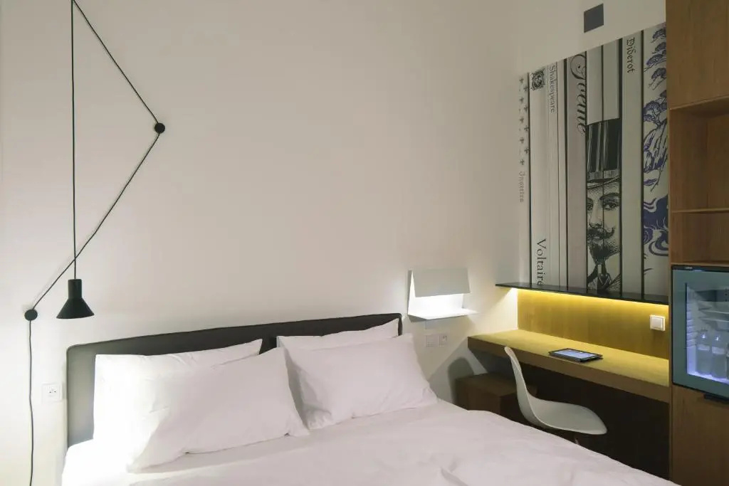 Small Double room (full double bed)