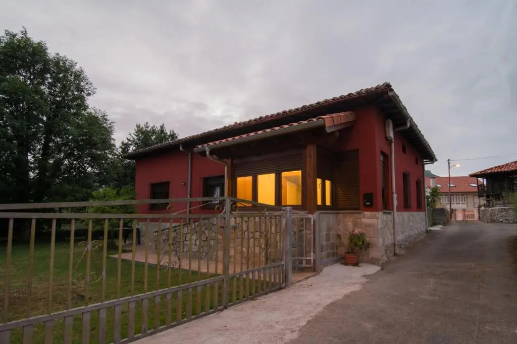 3 Bedrooms Cottage