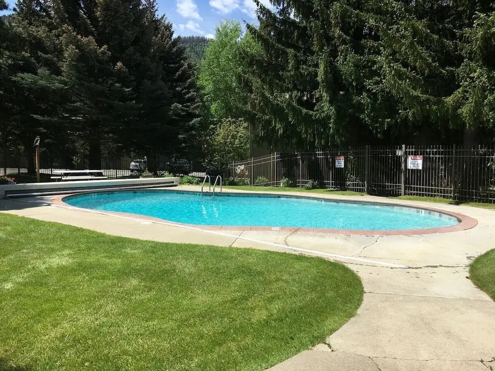 Sv124- Walk to Lifts and Town-hot tub & Pool