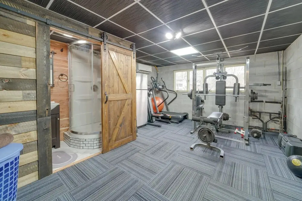 Beckley Studio w/ Private Hot Tub & Home Gym! — фото 5