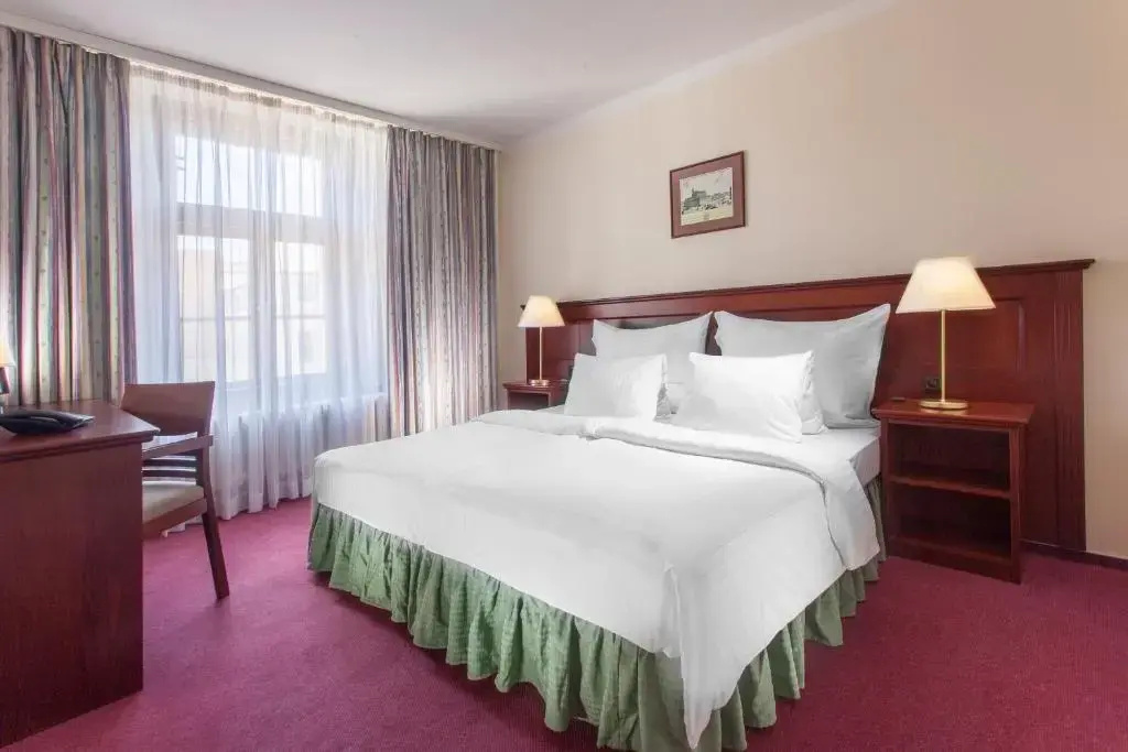 Double room (full double bed)