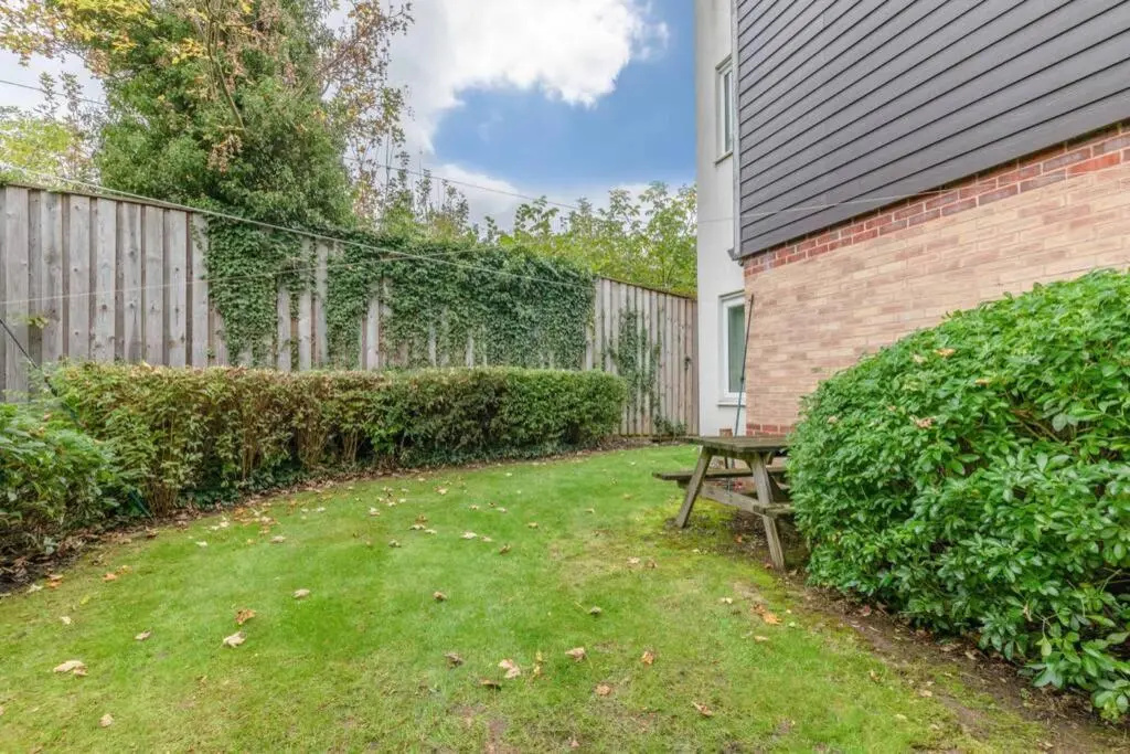 2 Bed/2 Bath & Free Parking - Langley/Heathrow