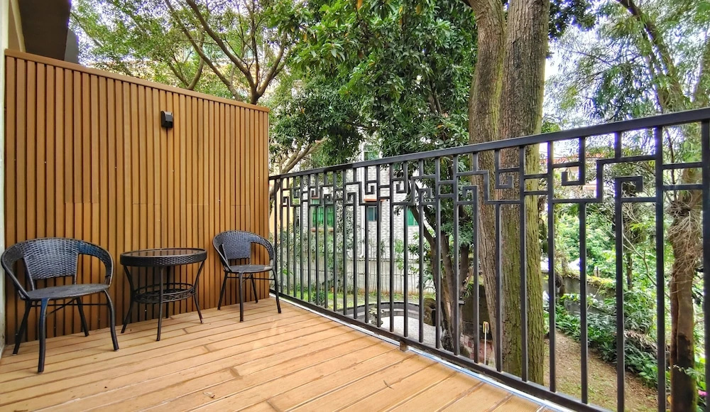 Balcony & Terrace