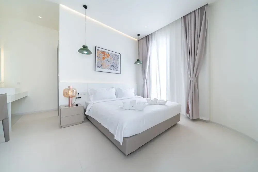 6BR Pool Villa with Karaoke Billiards and Slide Near Thepprasit Market
