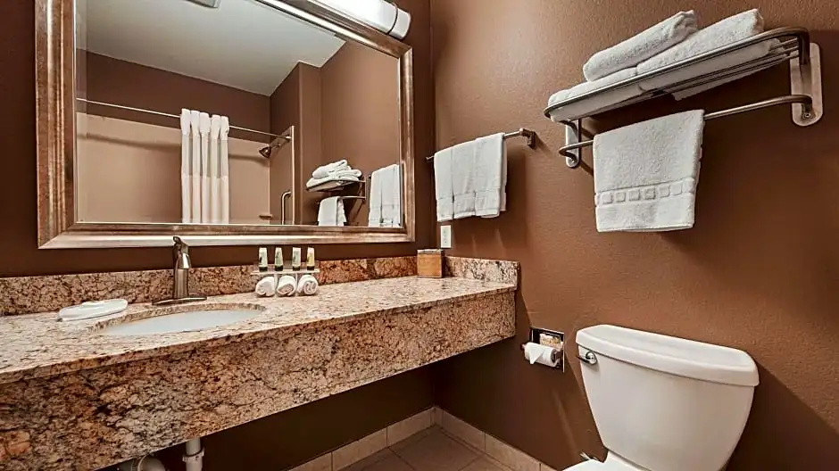 2 Bedrooms Double Suite (full double bed)
