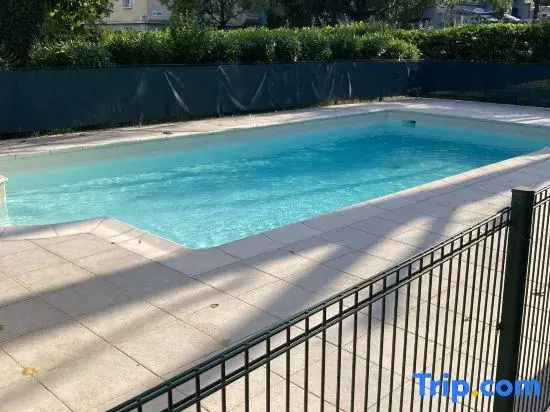 New Studio Apartment in Cannes with Private Parking and Swimming Pool