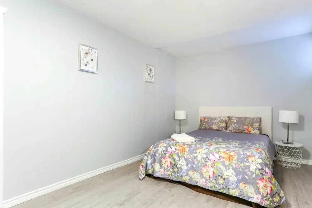 Family Home-Metrotown by Elevate Rooms - фото 4