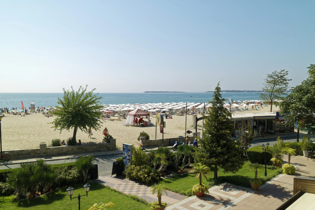 Beach & Waterfront