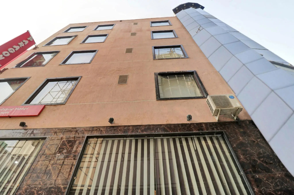 OYO Townhouse 516 Hotel N Suites