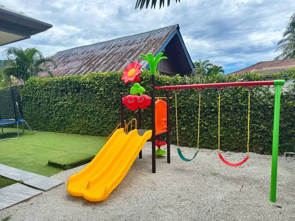 5 Bedrooms Villa 5 min Walk to Bangtao Beach