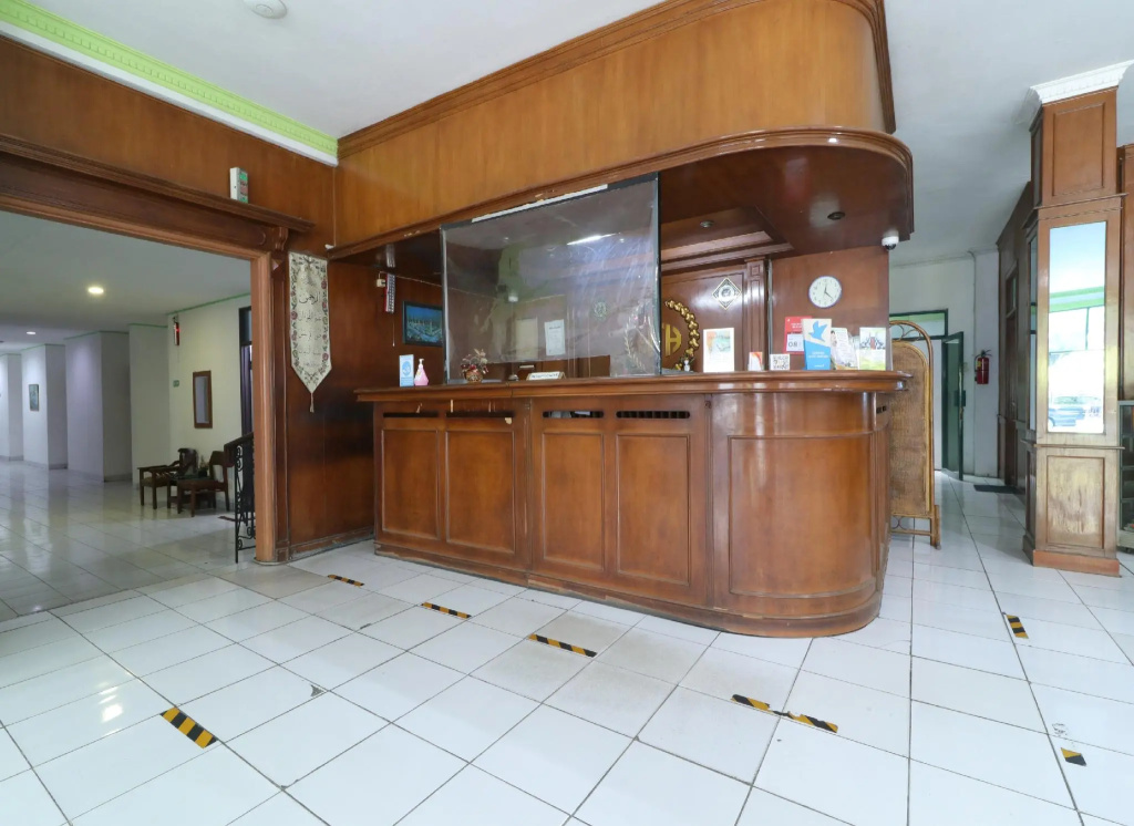Lobby & Reception