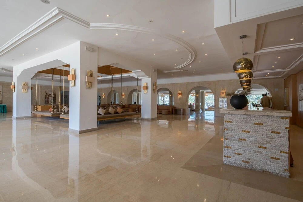 Lobby & Reception