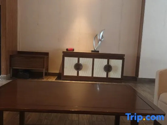 Двухместный семейный номер Deluxe с видом на сад 2 отдельные кровати в Jinghai Hotel & Resort