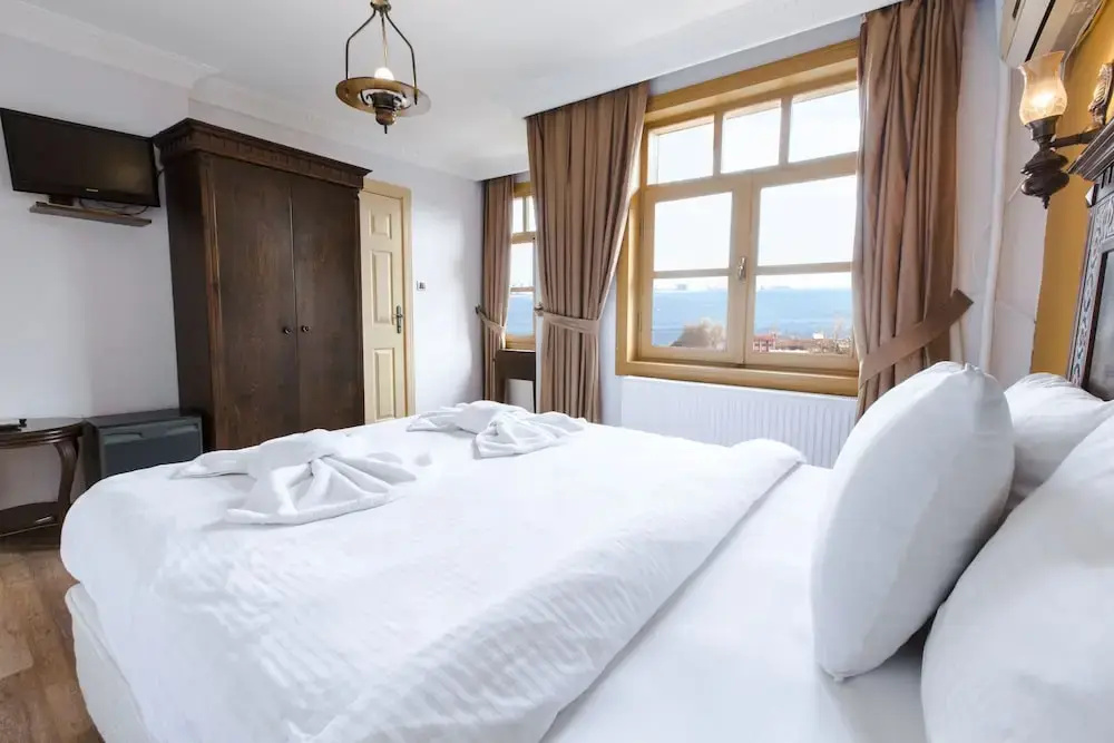 1 Bedroom Deluxe Double room with sea view (full double bed)