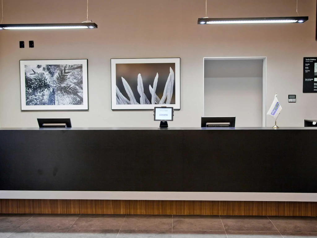Lobby & Reception