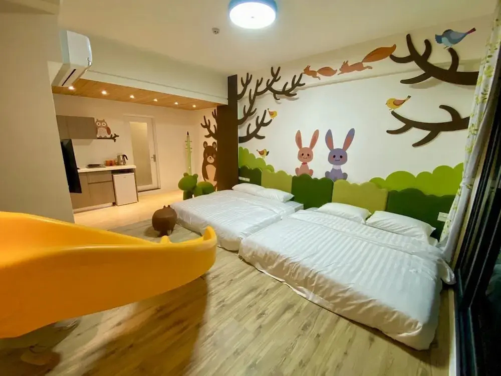 Standard Quadruple Family room