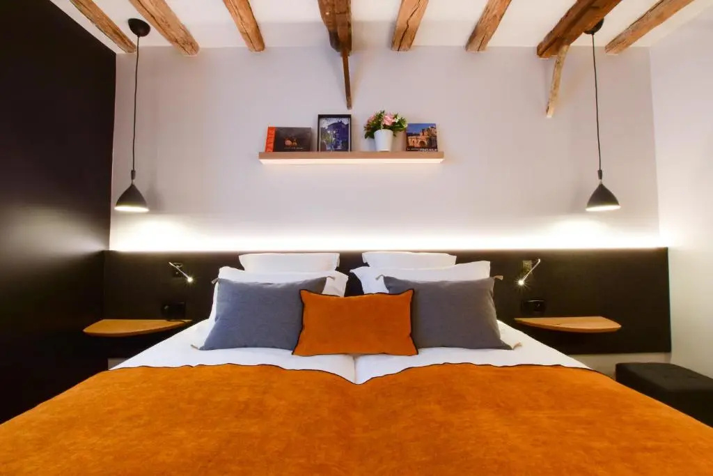 Hôtel Victoire & Germain 37
