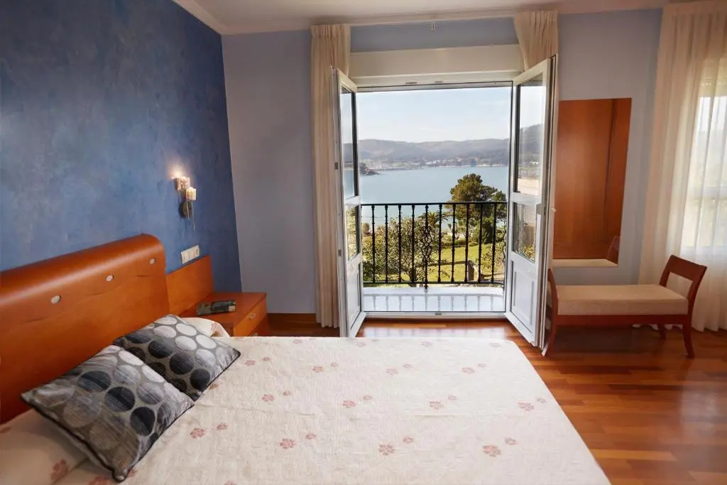 Standard Double room with balcony and with sea view (full double bed)