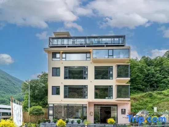 Floral Hotel · Yinglu Hotel(Shennongjia Dajiuhu Branch)