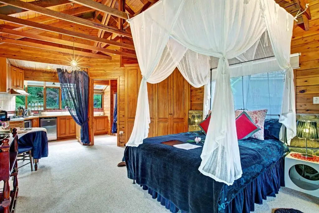 Double Suite (full double bed)