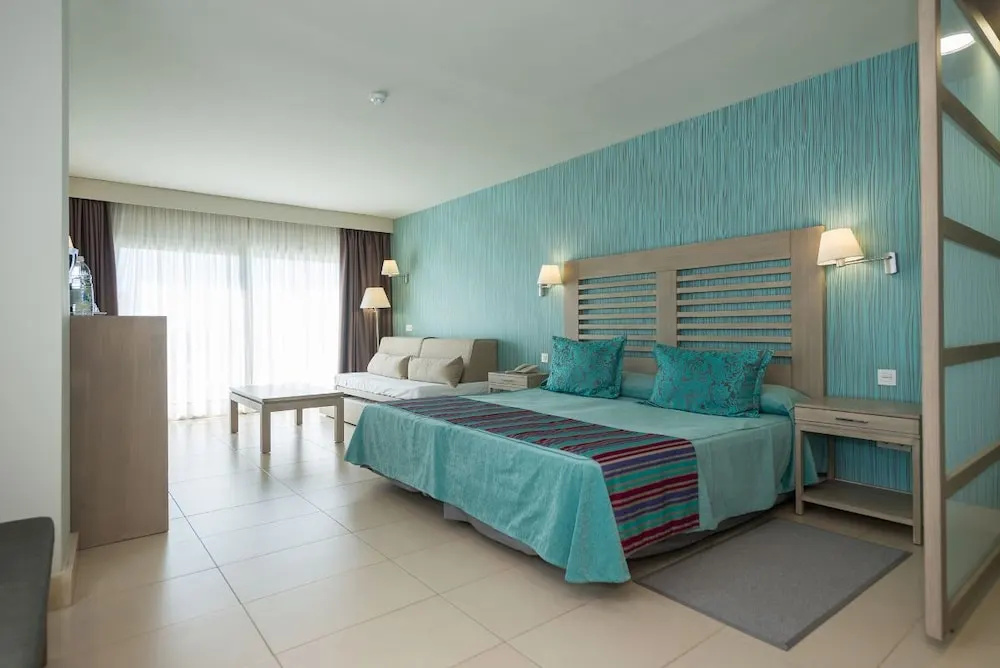 Suite with balcony