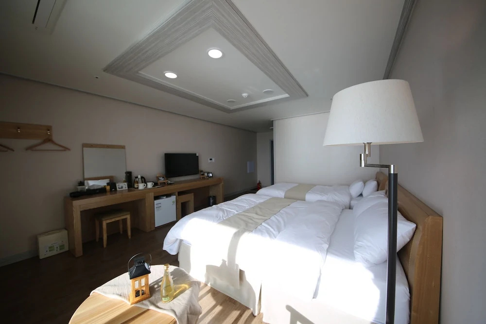 Standard Double room with balcony and with sea view (twin beds)