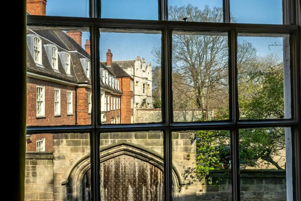5 Precentors Court