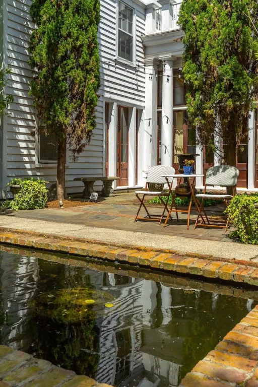 Tranquility with Garden & Heated Pool near King Street