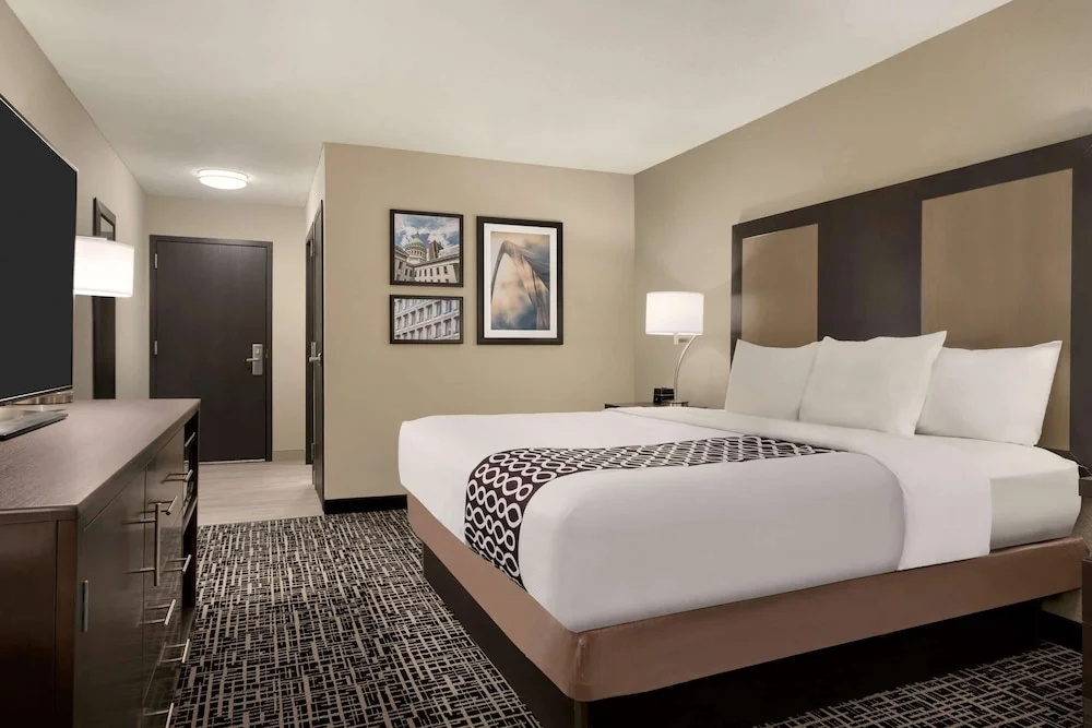 La Quinta Inn & Suites by Wyndham St Louis Route 66 - Chambres