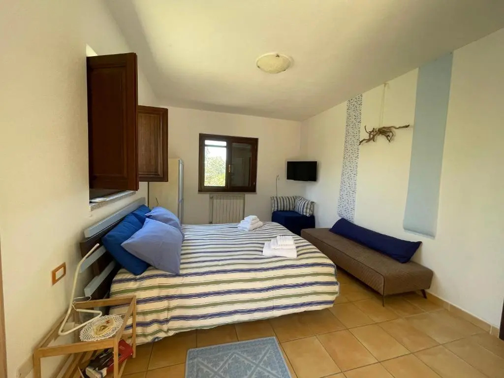 Deluxe Double room (full double bed)