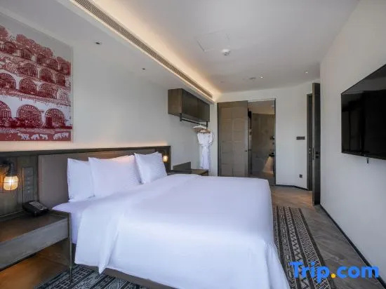2 Bedrooms Family Suite with lake view